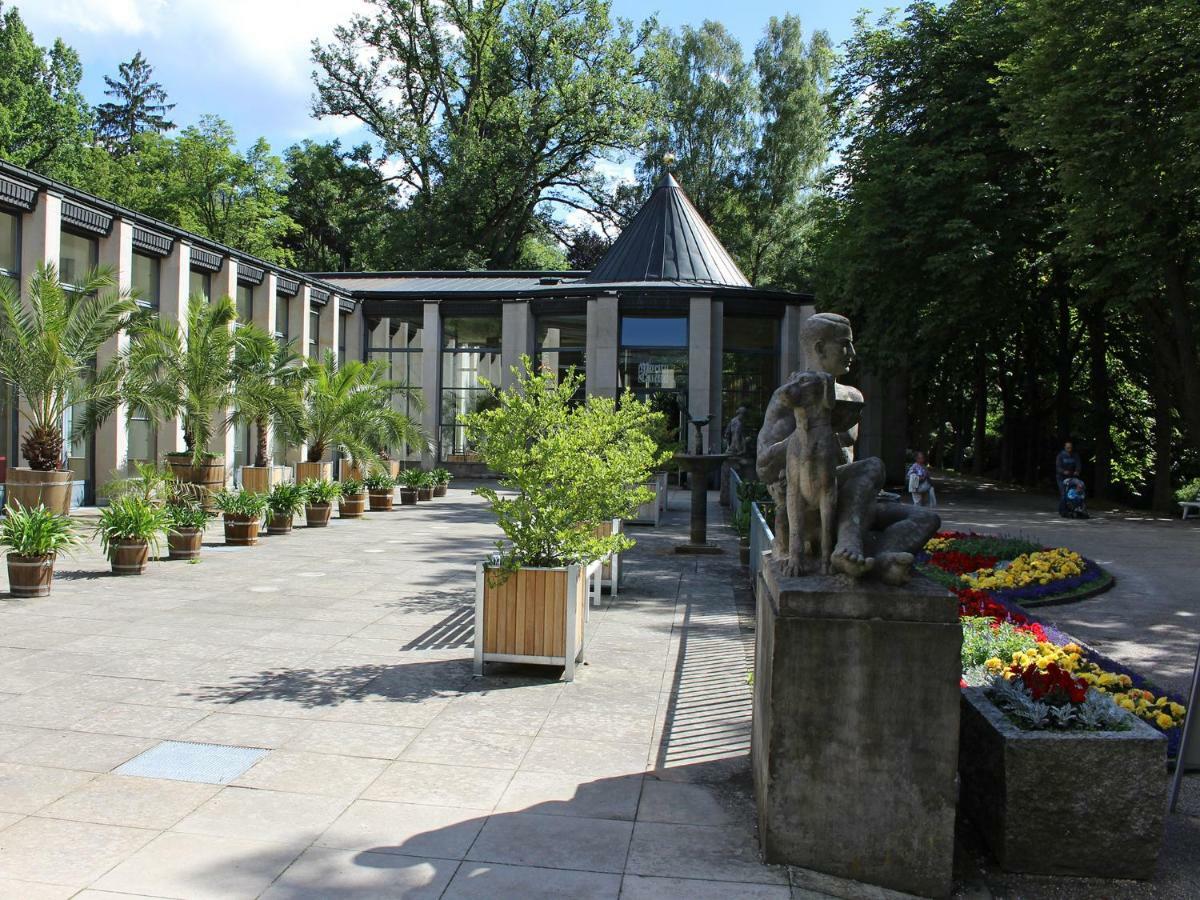 Pension Weisse Rose, Parkplatz, Fruehstueck, Wlan, Zentral Bad Elster Kültér fotó